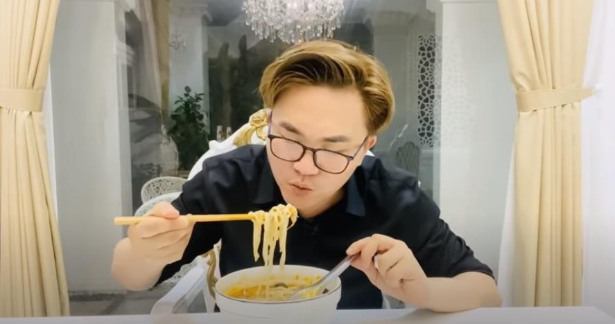 MC đình đám showbiz làm hàng xóm chết thèm khi làm bún Huế chay ngon mê ly-8