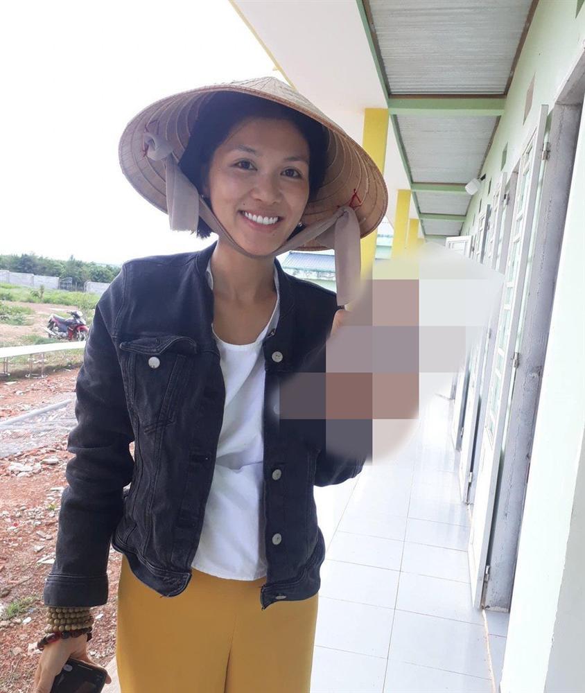 Đẻ liên tiếp 6 lần, Hoa hậu được tặng nhà 100 tỷ gây hoảng với ảnh sạm da, xuề xòa-4