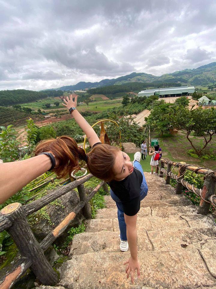 Vi vu Đà Lạt nhưng vẫn hóng đánh ghen ở thủ đô, 9X theo trend chụp bộ ảnh túm tóc giật ngược-4