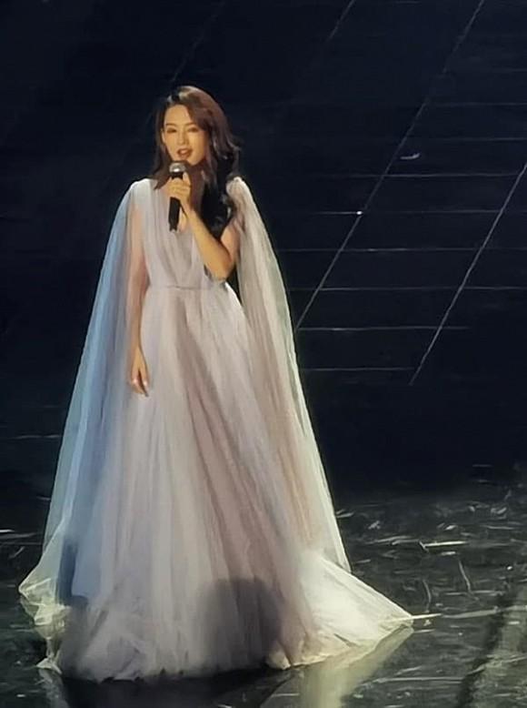 AngelaBaby hiếm hoi chung khung hình với Lý Thấm, Trương Thiên Ái: Nhan sắc cạnh tranh thế nào?-3