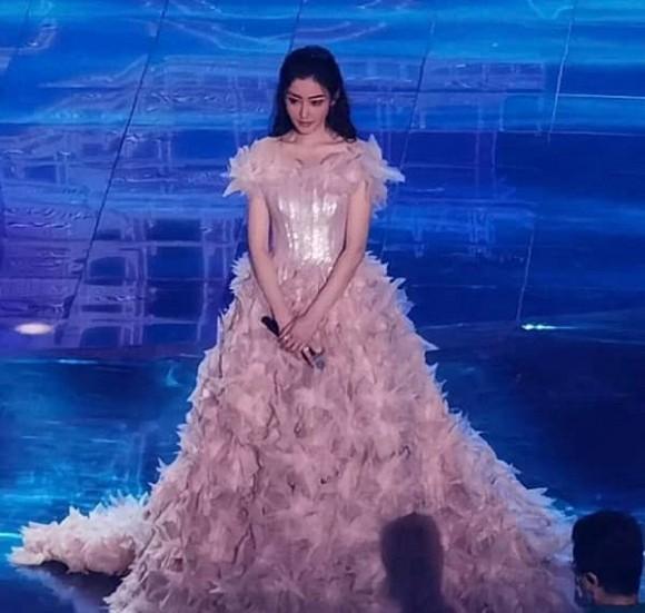 AngelaBaby hiếm hoi chung khung hình với Lý Thấm, Trương Thiên Ái: Nhan sắc cạnh tranh thế nào?-5