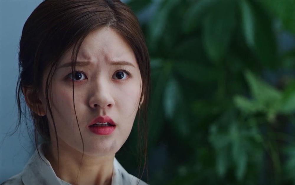 Triệu Lộ Tư lộ cằm ngấn mỡ và da mặt sần sùi khi không có photoshop-7