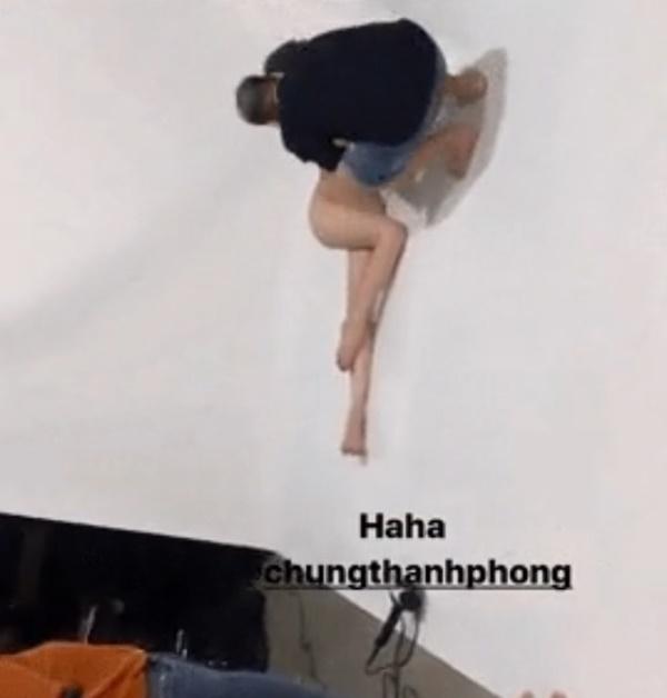 Vũ Khắc Tiệp vỗ mông Ngọc Trinh một cách thô thiển-12