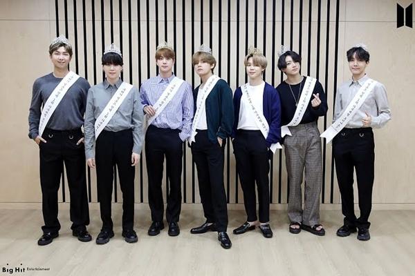 Best cà khịa của năm gọi tên BTS, chọc ngoáy antifan cũng đậm chất quý tộc-2