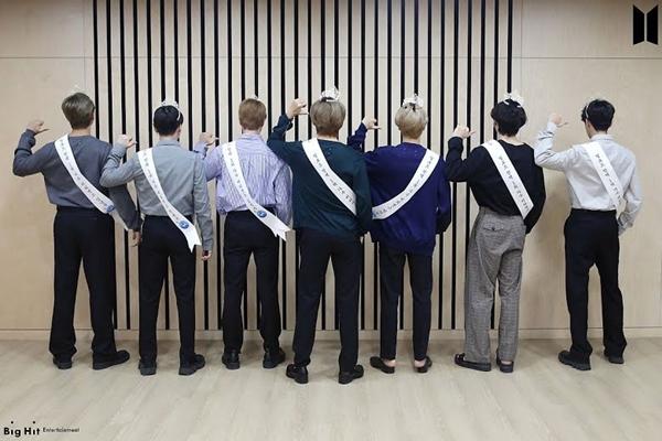 Best cà khịa của năm gọi tên BTS, chọc ngoáy antifan cũng đậm chất quý tộc-10