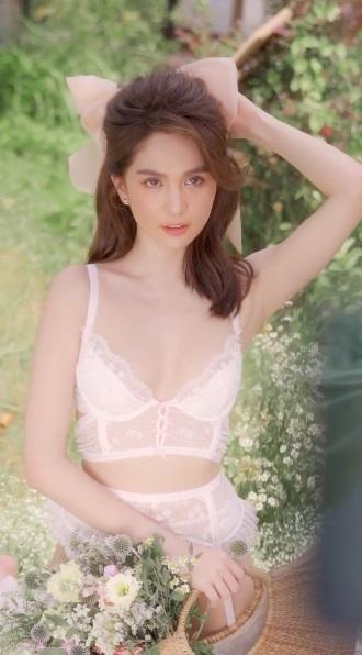 Tung clip nội y nóng từng milimet, triết lý mặc hở của Ngọc Trinh còn kinh hãi hơn-1