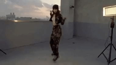 Những màn vũ đạo sexy nghẹt thở của Lisa khiến fan bất chấp rớt liêm sỉ-5