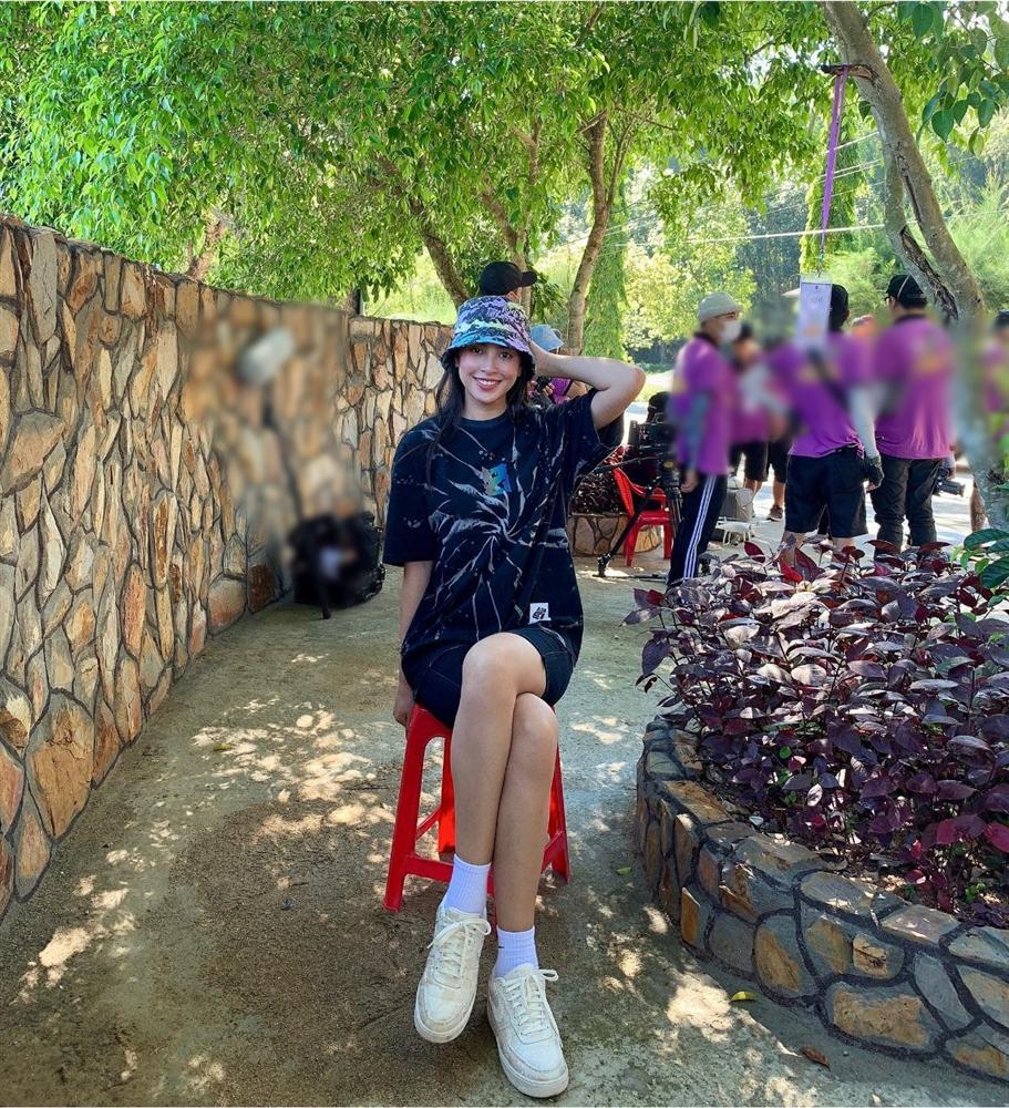 Cùng diện đồ hồng: Diệu Nhi khỏe khoắn - Khánh Vân hơi hướng menswear-1