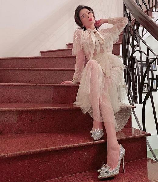 Lệ Quyên cưa sừng với đầm công chúa - Minh Triệu bất ngờ ngọt ngào với set đồ hồng-4