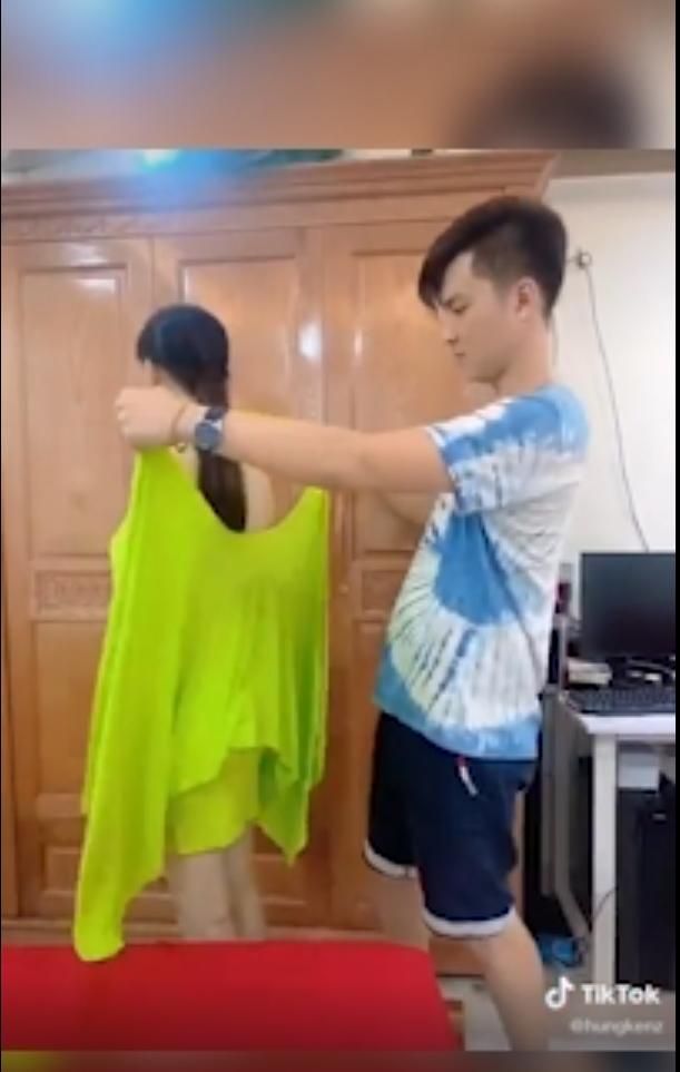 Chồng trẻ lóng ngóng tay chân khi mặc đồ cho Lâm Khánh Chi-4
