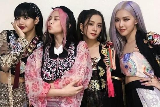 BLACKPINK mỗi ngày một thành tích, fan tự hào ngẩng cao đầu