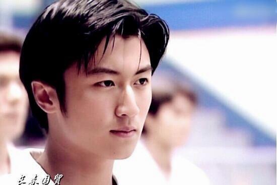 Ngoại hình hồi 18 tuổi của Tạ Đình Phong