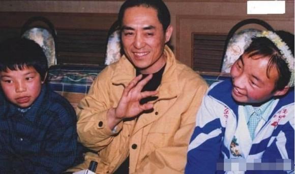 Cô bé chăn lợn được Trương Nghệ Mưu giúp nổi tiếng chỉ qua một đêm hiện sống thế nào?-5