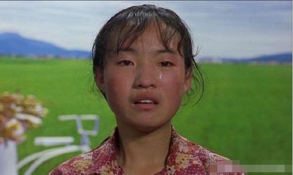 Cô bé chăn lợn được Trương Nghệ Mưu giúp nổi tiếng chỉ qua một đêm hiện sống thế nào?-6