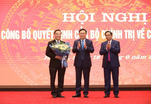 Ông Chu Ngọc Anh nhận quyết định giữ chức Phó Bí thư Thành ủy Hà Nội-2
