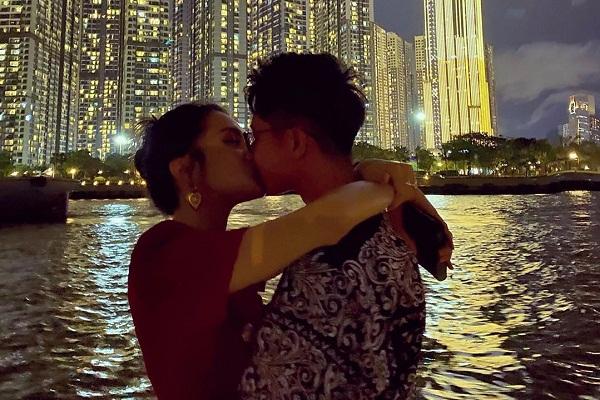 Hương Giang - Matt Liu vui tình mới quên cả mời Trấn Thành và Gil Lê dự tiệc?-9