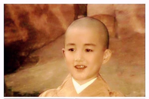 Thì ra Tây Du Ký mở ra loạt trend thời trang khủng: Từ khăn cổ nữ sinh, áo lưới xuyên thấu đến bộ bra đính đá chị em truy lùng-10