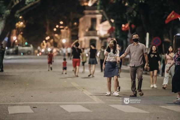 Tạ Hiện trở lại ngày Hà Nội trở lạnh: Người đông nghịt không có chỗ nhích chân-7