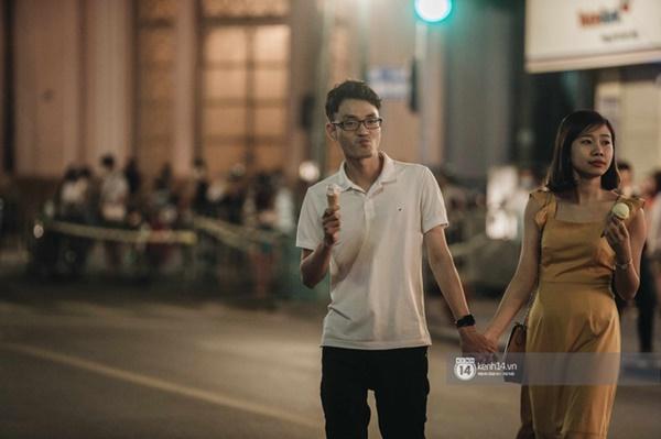 Tạ Hiện trở lại ngày Hà Nội trở lạnh: Người đông nghịt không có chỗ nhích chân-3