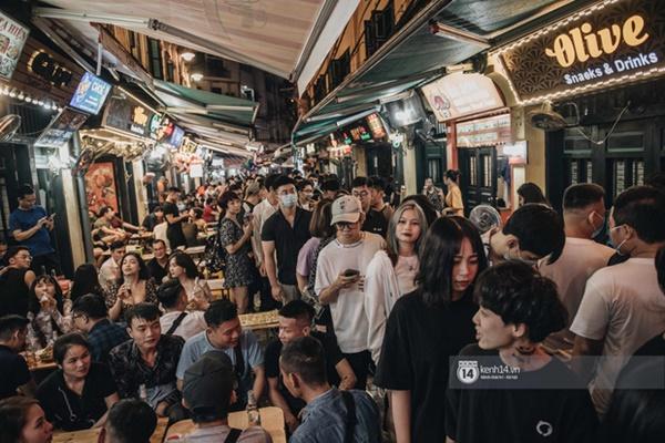 Tạ Hiện trở lại ngày Hà Nội trở lạnh: Người đông nghịt không có chỗ nhích chân-9