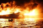 Hỏa hoạn kinh hoàng thiêu rụi 4 tàu cá trong đêm, người dân thẫn thờ nhìn khối tài sản hàng tỷ đồng cháy trơ trụi-6