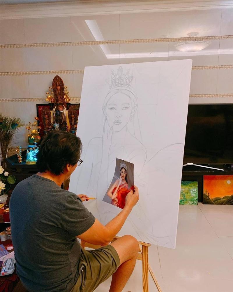 Bố hoa hậu Khánh Vân trổ tài vẽ con gái, kết quả khiến người xem bất ngờ-1
