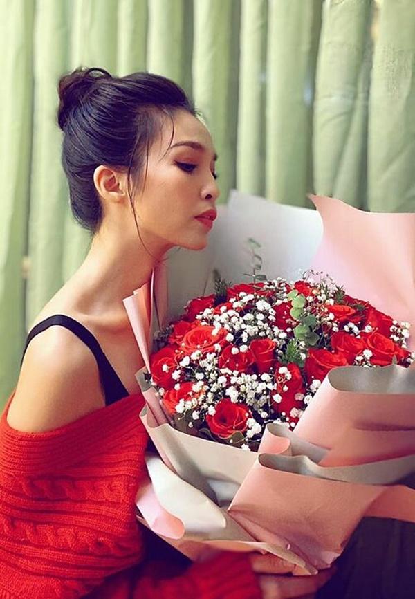 Hiền Thục dù U40 nhưng vẫn trẻ trung. Tuy nhiên nhiều ý kiến cho rằng cô đang quá gầy.