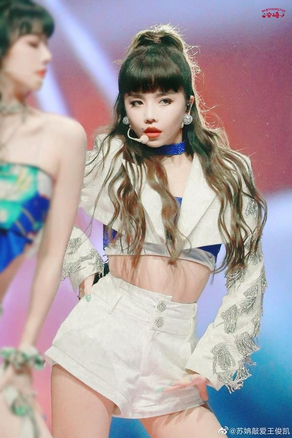 An Kỳ quyến rũ với mái tóc dài, phần mái bằng như búp bê.