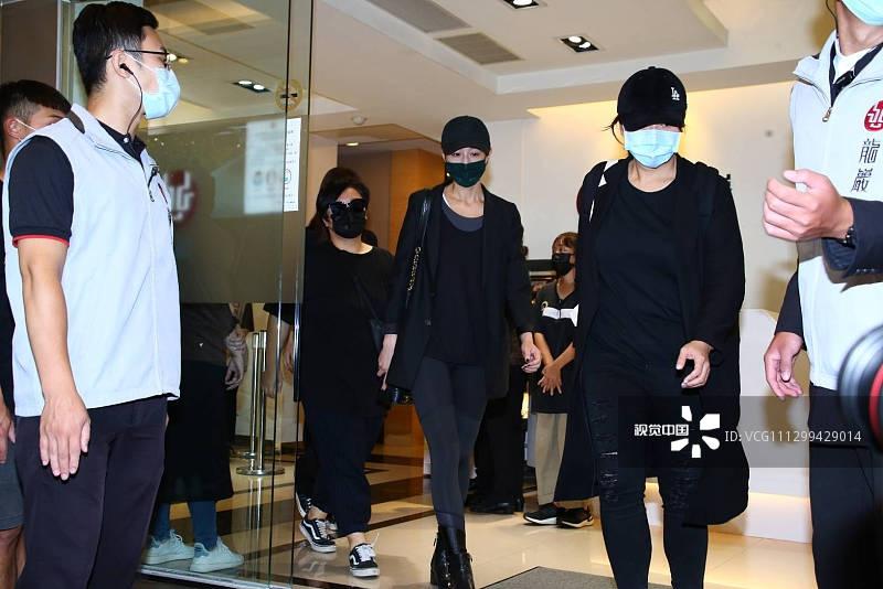 Dương Thừa Lâm, Giả Tịnh Văn cùng nhiều sao lớn đến viếng Hoàng Hồng Thăng-6