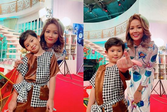 Biểu cảm cực 'kute' của quý tử nhà Khánh Thi khi gặp hoa hậu H'Hen Niê