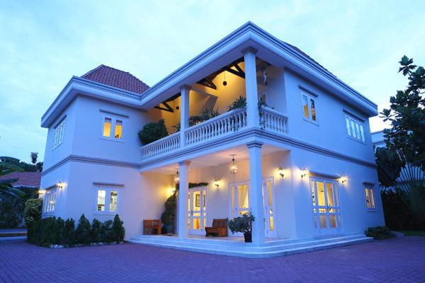 Những mỹ nhân Việt nức tiếng một thời giờ ở cơ ngơi khủng, mẹ chồng Hà Tăng cũng góp mặt-2