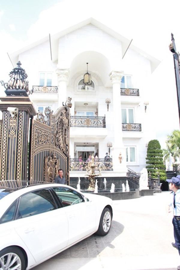 Những mỹ nhân Việt nức tiếng một thời giờ ở cơ ngơi khủng, mẹ chồng Hà Tăng cũng góp mặt-8