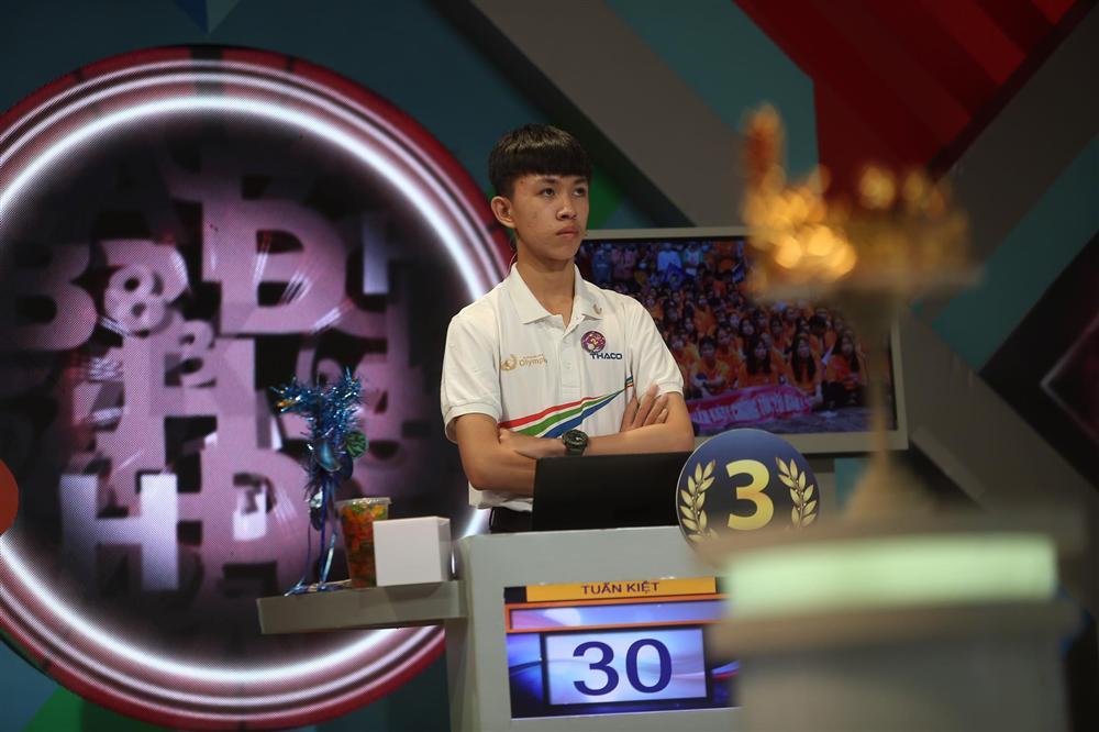 Các thí sinh bước vào phần thi Khởi động-1