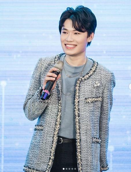 Không phải mượn áo vợ, Trấn Thành hóa ra mặc áo đôi điệu đà với Quang Trung-5