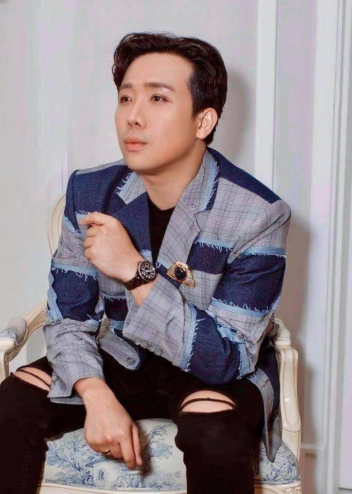 Không phải mượn áo vợ, Trấn Thành hóa ra mặc áo đôi điệu đà với Quang Trung-3