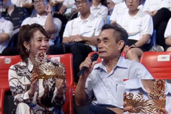 Cận cảnh vòng nguyệt quế bằng vàng thật của tân Quán quân Olympia 2020-11