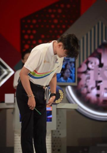 Á quân Đường lên đỉnh Olympia bật khóc, nói về Quán quân Thu Hằng chỉ với 2 từ-5