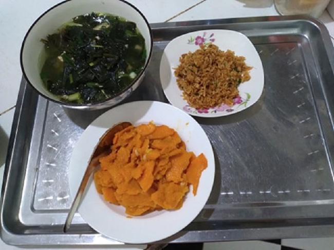 Trách vợ đãi mẹ chồng cơm với tép khô nhưng chỉ 1 tiếng đập bàn lại khiến anh phải đỏ mặt-1