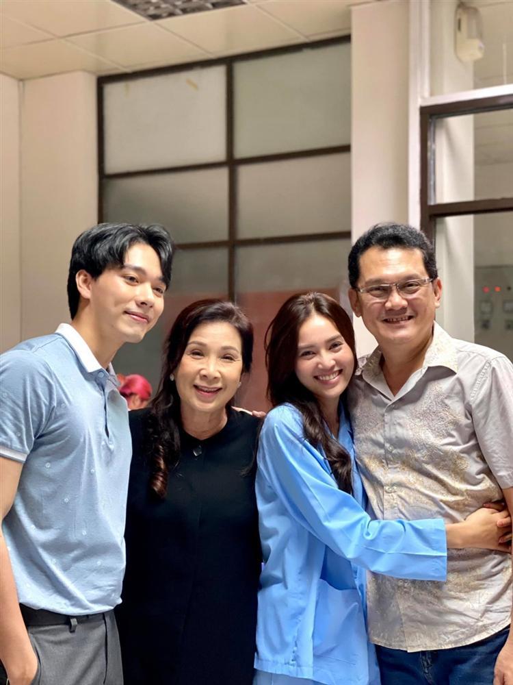 Fan xót xa khi Lan Ngọc u đầu mẻ trán trên phim trường-3