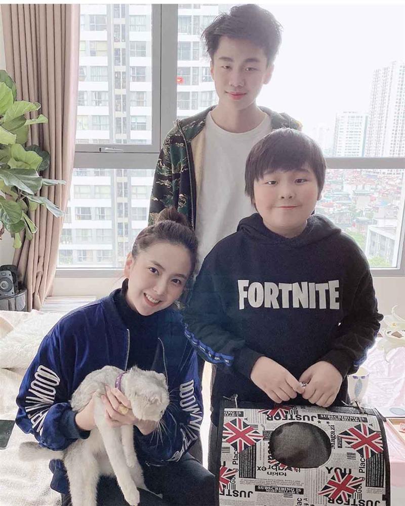 BTV Mai Ngọc xứng danh hoa khôi nhà Đài với khoảnh khắc tiên tử đánh dấu cột mốc tuổi 30-11