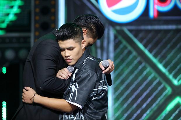 Được truy lùng sau tập 8 Rap Việt, cơn địa chấn G.Ducky lộ profile sáng gia sư, tối về làm rapper-5