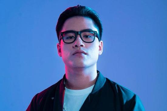 Được truy lùng sau tập 8 'Rap Việt', 'cơn địa chấn' G.Ducky lộ profile sáng gia sư, tối về làm rapper