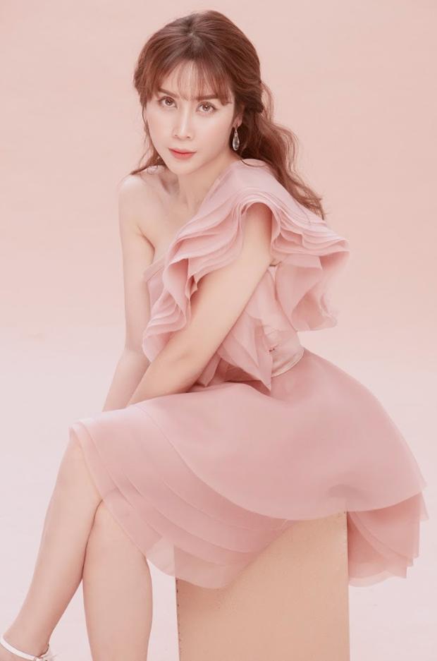 Con gái Lưu Hương Giang hồn nhiên khoe: Trên mặt mẹ có mồm giả và mũi giả-3