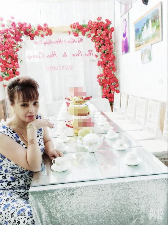 Chị Thu Sao tổ chức tiệc kỷ niệm 2 năm ngày cưới, diện váy cô dâu đứng tiếp khách-3