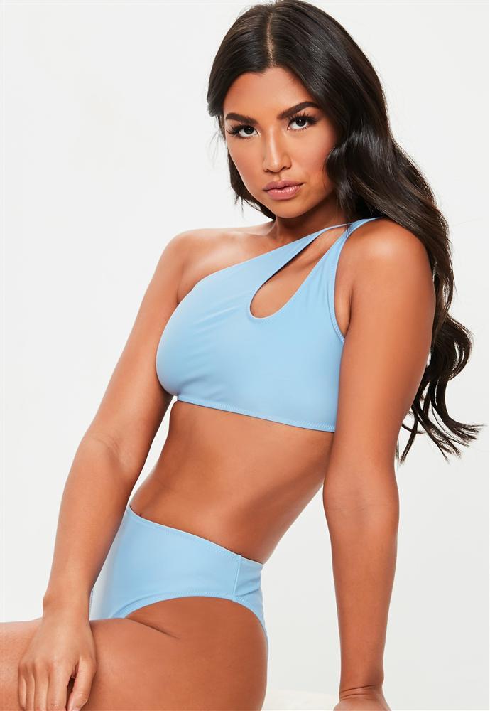 Bị cấm diễn vì mặc phản cảm, Ngân 98 vẫn khoe dáng với bikini-6