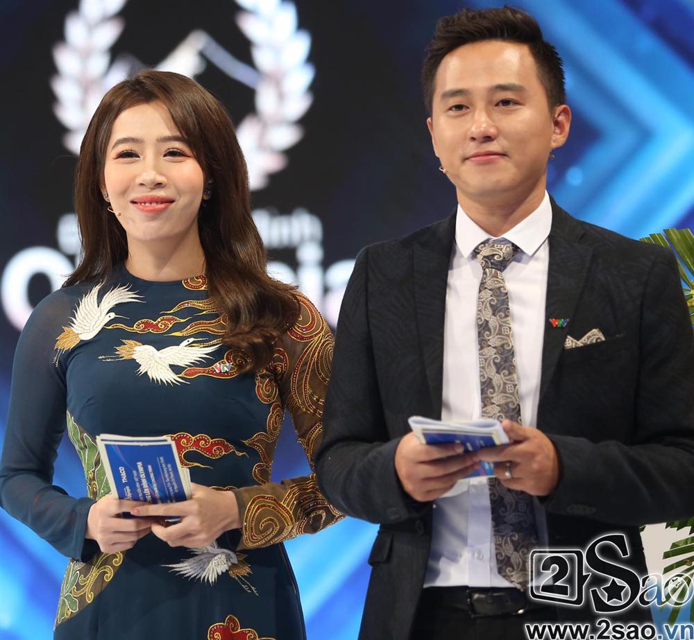 Dân mạng lan truyền pha xử lý đỉnh cao của MC Diệp Chi khi nhìn Á quân Olympia bật khóc-3