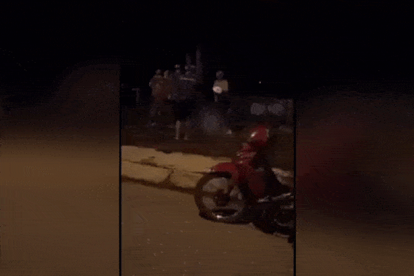 Clip: Cặp kè với chồng người ta, cô gái bị đánh hội đồng, lột sạch quần áo giữa phố