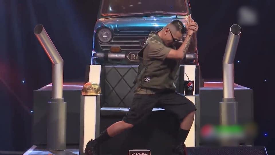 Cứ tưởng đồ của Wowy style thợ săn nhưng rapper lại muốn fan liên tưởng đến 50 sắc thái-5