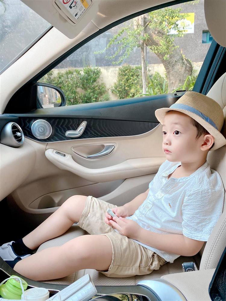 Con trai Ly Kute buồn ngủ rũ mắt vẫn cố hát Mẹ yêu ơi đốn tim dân mạng-1