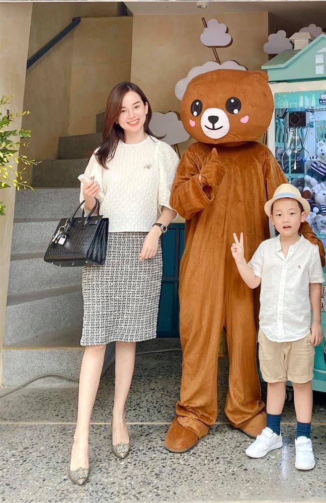 Con trai Ly Kute buồn ngủ rũ mắt vẫn cố hát Mẹ yêu ơi đốn tim dân mạng-2